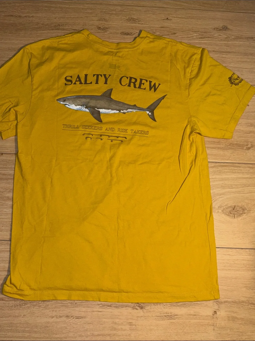 Salty Crew Mustard Shark Back Graphic Tee size mens medium